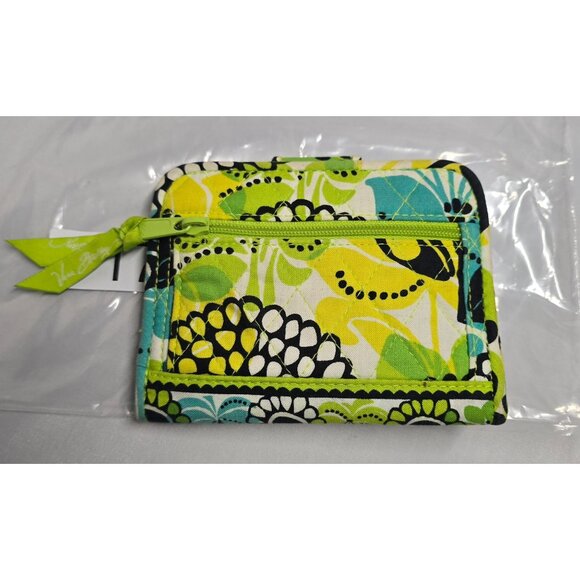 Vera Bradley Womens Floral Quilted Wallet With Snap Closure & Zipper Pocket - Picture 1 of 4